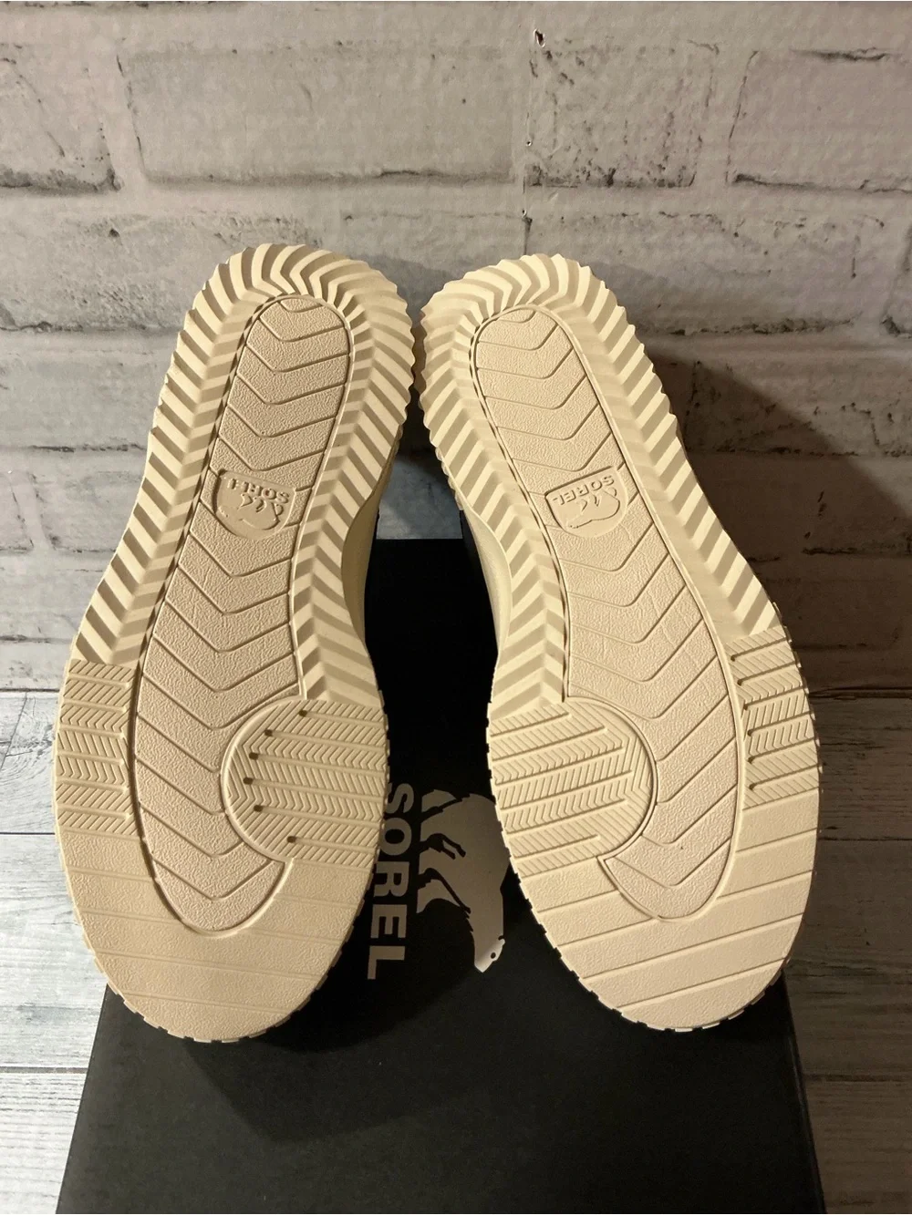 Sorel Women's Size 9 ONA Ave Slip-On Sneaker